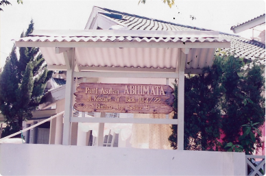 Papan Panti Asuhan Abhimata Lama